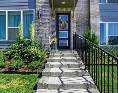 1085 Carnation Drive - Photo Thumbnail 3