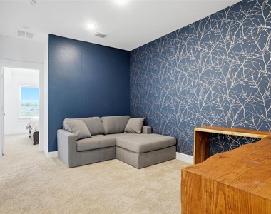 1085 Carnation Drive - Photo Thumbnail 14