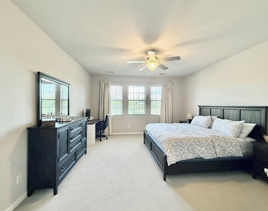 1021 Zachary Way - Photo Thumbnail 24