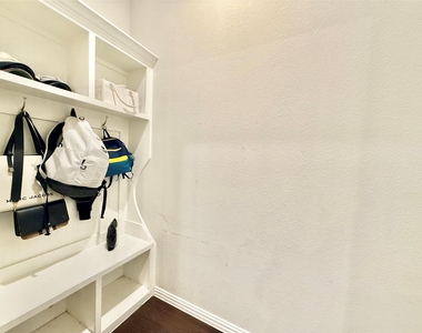 1021 Zachary Way - Photo Thumbnail 11
