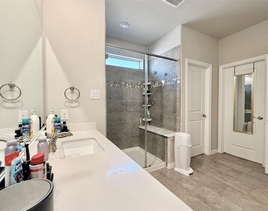 1021 Zachary Way - Photo Thumbnail 28