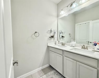 1021 Zachary Way - Photo Thumbnail 21