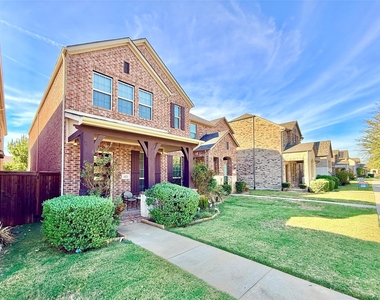 1021 Zachary Way - Photo Thumbnail 3