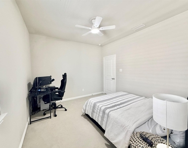 1021 Zachary Way - Photo Thumbnail 20