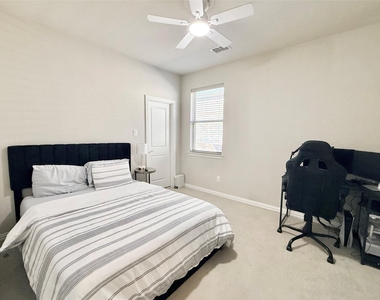 1021 Zachary Way - Photo Thumbnail 19