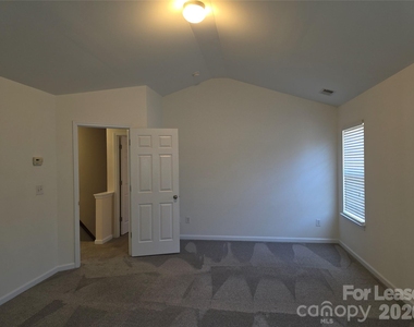 8628 Sedgeburn Drive - Photo Thumbnail 10