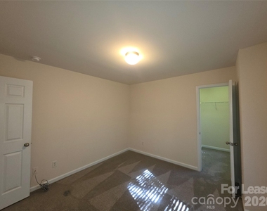 8628 Sedgeburn Drive - Photo Thumbnail 14