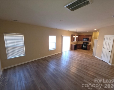 8628 Sedgeburn Drive - Photo Thumbnail 4