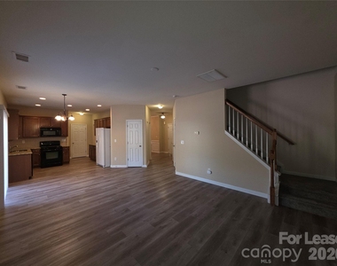 8628 Sedgeburn Drive - Photo Thumbnail 5