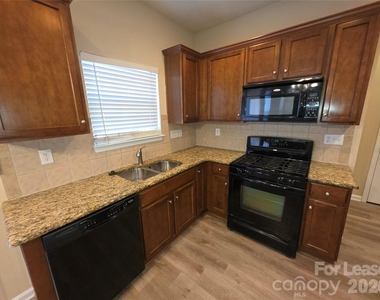 8628 Sedgeburn Drive - Photo Thumbnail 2