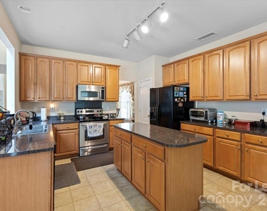 15114 Bridle Trace Lane - Photo Thumbnail 12