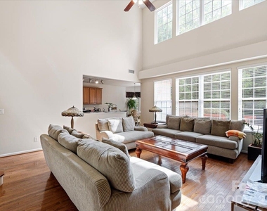 15114 Bridle Trace Lane - Photo Thumbnail 17