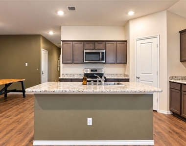 709 Darlington Oak Avenue - Photo Thumbnail 14