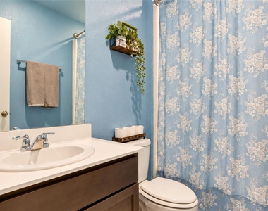709 Darlington Oak Avenue - Photo Thumbnail 4