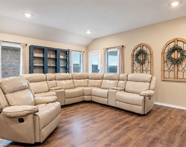709 Darlington Oak Avenue - Photo Thumbnail 19