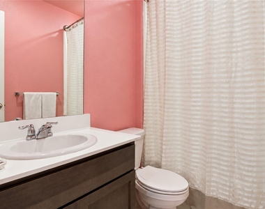 709 Darlington Oak Avenue - Photo Thumbnail 3