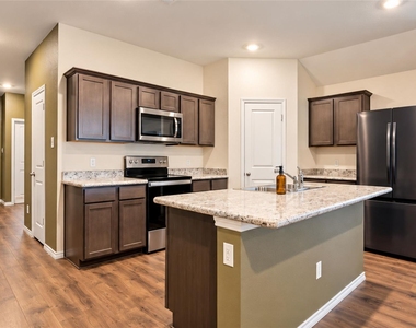 709 Darlington Oak Avenue - Photo Thumbnail 15
