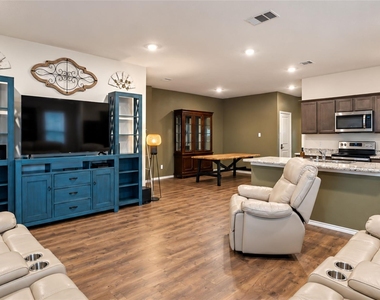 709 Darlington Oak Avenue - Photo Thumbnail 20