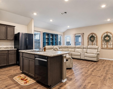 709 Darlington Oak Avenue - Photo Thumbnail 16