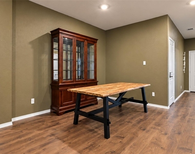 709 Darlington Oak Avenue - Photo Thumbnail 17