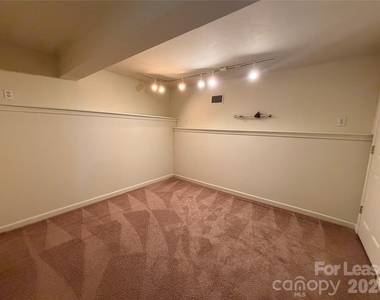 3400 Pasture View Court - Photo Thumbnail 16