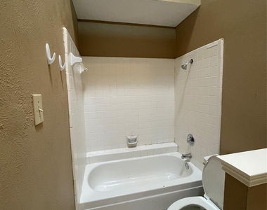 2204 W Park Boulevard - Photo Thumbnail 11