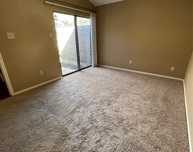 2204 W Park Boulevard - Photo Thumbnail 10