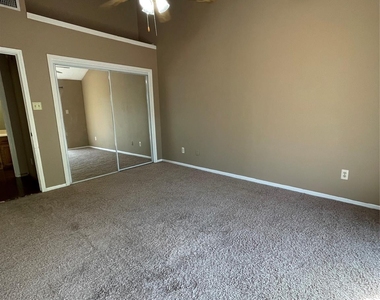 2204 W Park Boulevard - Photo Thumbnail 8