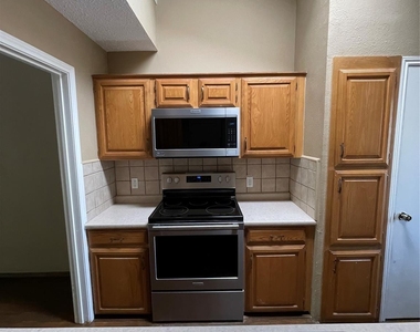 2204 W Park Boulevard - Photo Thumbnail 9