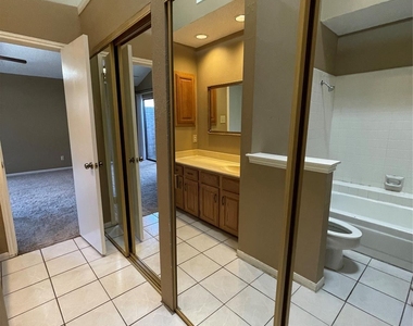 2204 W Park Boulevard - Photo Thumbnail 3