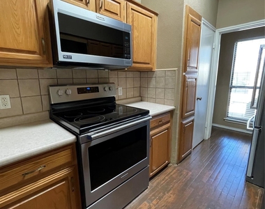 2204 W Park Boulevard - Photo Thumbnail 2