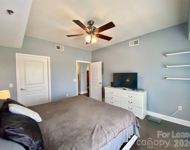 1315 East Boulevard - Photo Thumbnail 23