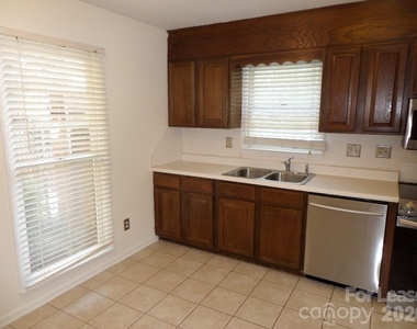 530 N Poplar Street - Photo Thumbnail 1