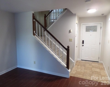 530 N Poplar Street - Photo Thumbnail 6