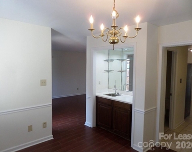 530 N Poplar Street - Photo Thumbnail 4