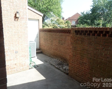 530 N Poplar Street - Photo Thumbnail 10