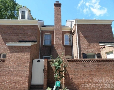 530 N Poplar Street - Photo Thumbnail 9