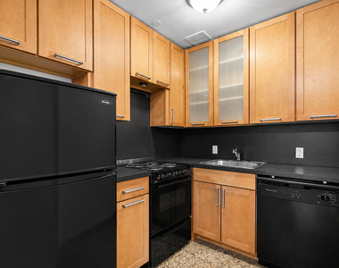 90 Clinton Street - Photo Thumbnail 3