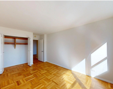 East 79th Street - Photo Thumbnail 2