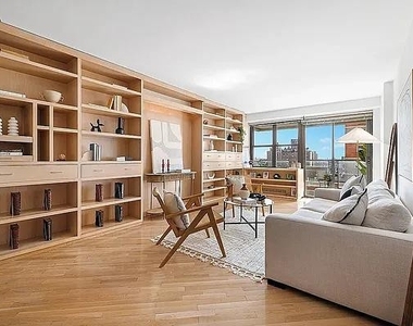 East 9th Street - Photo Thumbnail 3