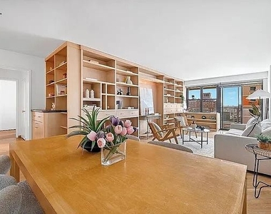 East 9th Street - Photo Thumbnail 2