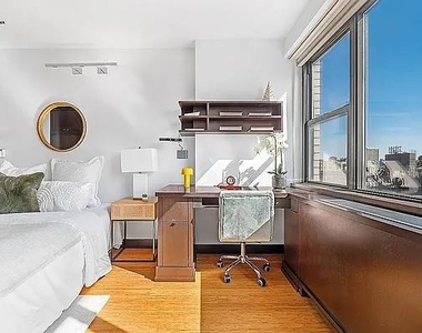 East 9th Street - Photo Thumbnail 10