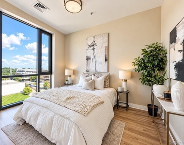 701 Ridge Hill Boulevard - Photo Thumbnail 4