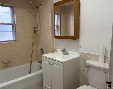 7729 80th Street - Photo Thumbnail 4