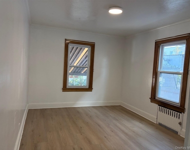 7729 80th Street - Photo Thumbnail 5