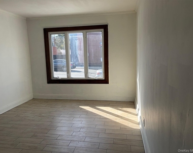 7729 80th Street - Photo Thumbnail 2