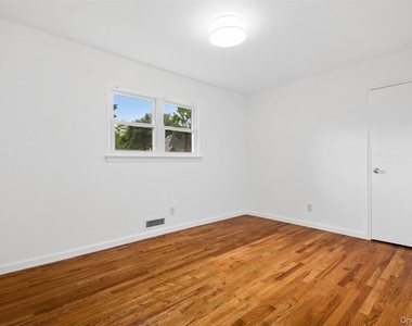 36 Chatham Road - Photo Thumbnail 11