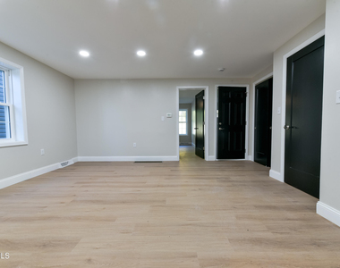 64 Burton Avenue - Photo Thumbnail 8