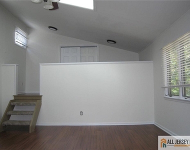 5 Jersey Avenue - Photo Thumbnail 9