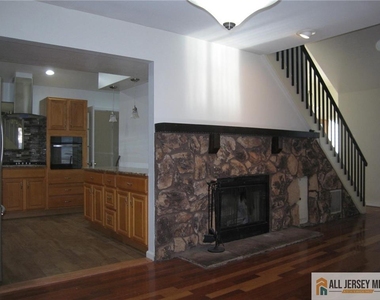 5 Jersey Avenue - Photo Thumbnail 2